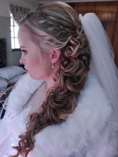 Upstyle bridal hairstyle 