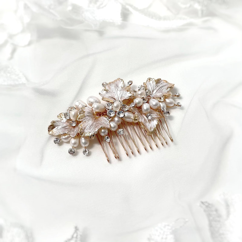 https://bridalhairboutique.co.za/collections/frontpage/products/rose-gold-floral-leaf-slide-in-comb